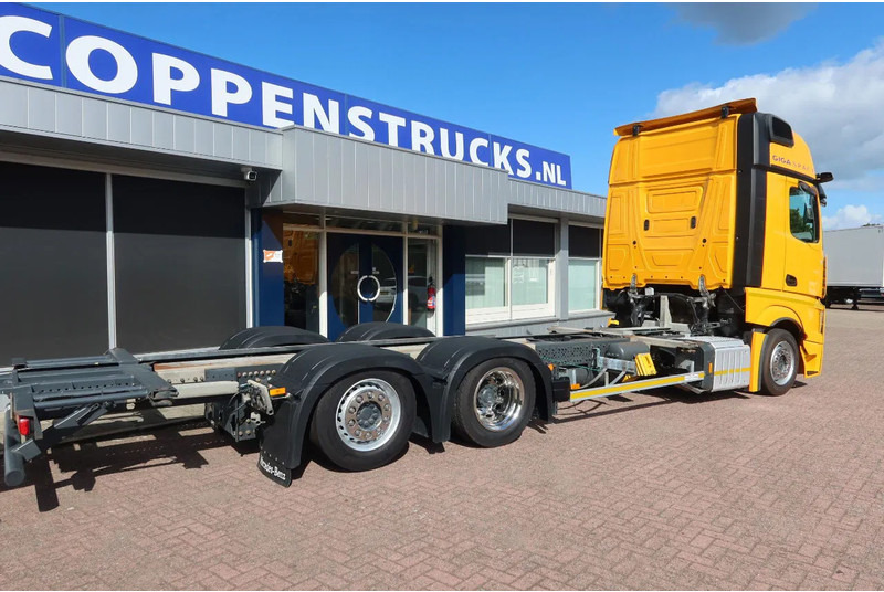Mercedes-Benz Actros 2642 LL Chassis Cabine Giga space - Kamion-šasija: slika Mercedes-Benz Actros 2642 LL Chassis Cabine Giga space - Kamion-šasija Mercedes-Benz Actros 2642 LL Chassis Cabine Giga space - Kamion-šasija: slika Mercedes-Benz Actros 2642 LL Chassis Cabine Giga space - Kamion-šasija