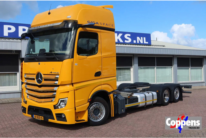 Mercedes-Benz Actros 2642 LL Chassis Cabine Giga space - Kamion-šasija: slika Mercedes-Benz Actros 2642 LL Chassis Cabine Giga space - Kamion-šasija Mercedes-Benz Actros 2642 LL Chassis Cabine Giga space - Kamion-šasija: slika Mercedes-Benz Actros 2642 LL Chassis Cabine Giga space - Kamion-šasija