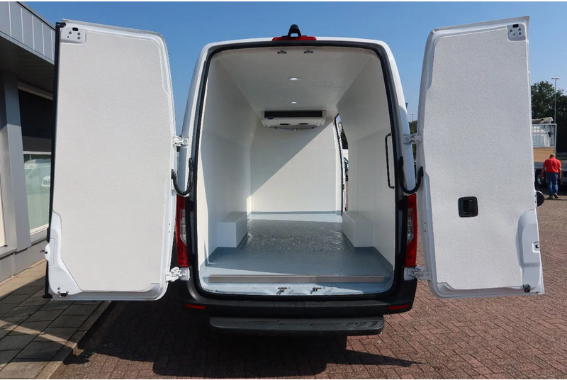 Mercedes-Benz Sprinter 317 Koel/Vries/Verwarmen met nachtaansluiting 220 volt. AUTOMAAT! - Dostavno vozilo hladnjača: slika Mercedes-Benz Sprinter 317 Koel/Vries/Verwarmen met nachtaansluiting 220 volt. AUTOMAAT! - Dostavno vozilo hladnjača Mercedes-Benz Sprinter 317 Koel/Vries/Verwarmen met nachtaansluiting 220 volt. AUTOMAAT! - Dostavno vozilo hladnjača: slika Mercedes-Benz Sprinter 317 Koel/Vries/Verwarmen met nachtaansluiting 220 volt. AUTOMAAT! - Dostavno vozilo hladnjača