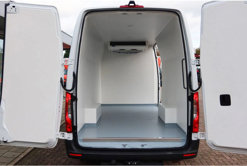 Mercedes-Benz Sprinter 317 L3 H2 Koel / Vries/ Verwarmen + 220 volt nachtaansluiting - Dostavno vozilo hladnjača: slika Mercedes-Benz Sprinter 317 L3 H2 Koel / Vries/ Verwarmen + 220 volt nachtaansluiting - Dostavno vozilo hladnjača Mercedes-Benz Sprinter 317 L3 H2 Koel / Vries/ Verwarmen + 220 volt nachtaansluiting - Dostavno vozilo hladnjača: slika Mercedes-Benz Sprinter 317 L3 H2 Koel / Vries/ Verwarmen + 220 volt nachtaansluiting - Dostavno vozilo hladnjača