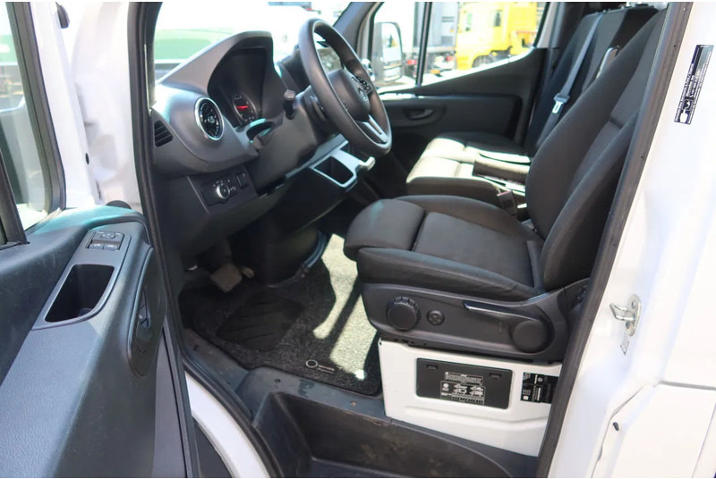 Mercedes-Benz Sprinter 515 CDI - Dostavno vozilo sa zatvorenim sandukom: slika Mercedes-Benz Sprinter 515 CDI - Dostavno vozilo sa zatvorenim sandukom Mercedes-Benz Sprinter 515 CDI - Dostavno vozilo sa zatvorenim sandukom: slika Mercedes-Benz Sprinter 515 CDI - Dostavno vozilo sa zatvorenim sandukom