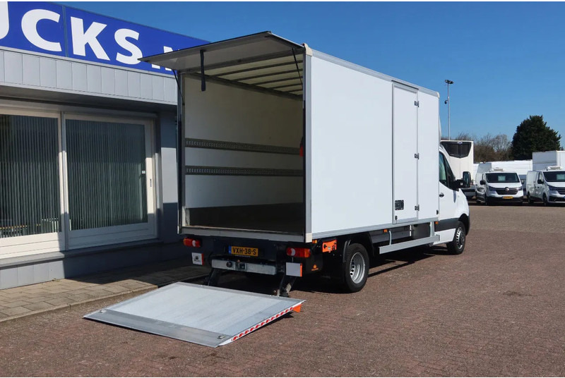 Mercedes-Benz Sprinter 515 CDI - Dostavno vozilo sa zatvorenim sandukom: slika Mercedes-Benz Sprinter 515 CDI - Dostavno vozilo sa zatvorenim sandukom Mercedes-Benz Sprinter 515 CDI - Dostavno vozilo sa zatvorenim sandukom: slika Mercedes-Benz Sprinter 515 CDI - Dostavno vozilo sa zatvorenim sandukom