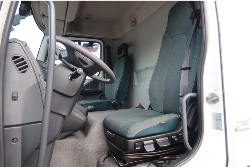 Volvo FL Bak + Dhollandia klep 2000 Kg - Kamion sandučar: slika Volvo FL Bak + Dhollandia klep 2000 Kg - Kamion sandučar Volvo FL Bak + Dhollandia klep 2000 Kg - Kamion sandučar: slika Volvo FL Bak + Dhollandia klep 2000 Kg - Kamion sandučar