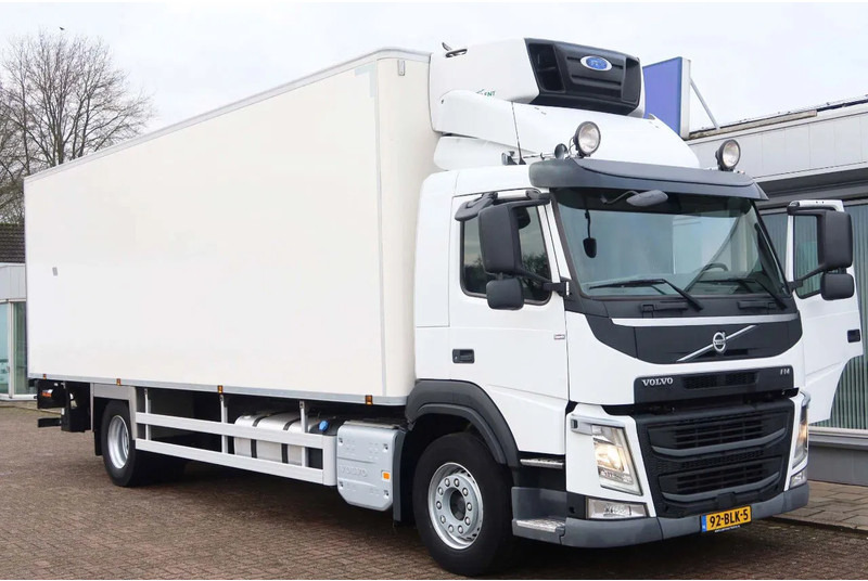 Volvo FM 330 4x2 Koel/Vries Carrier Supra 380 + Klep Dhollandia 2500 kg - Kamion hladnjača: slika Volvo FM 330 4x2 Koel/Vries Carrier Supra 380 + Klep Dhollandia 2500 kg - Kamion hladnjača Volvo FM 330 4x2 Koel/Vries Carrier Supra 380 + Klep Dhollandia 2500 kg - Kamion hladnjača: slika Volvo FM 330 4x2 Koel/Vries Carrier Supra 380 + Klep Dhollandia 2500 kg - Kamion hladnjača