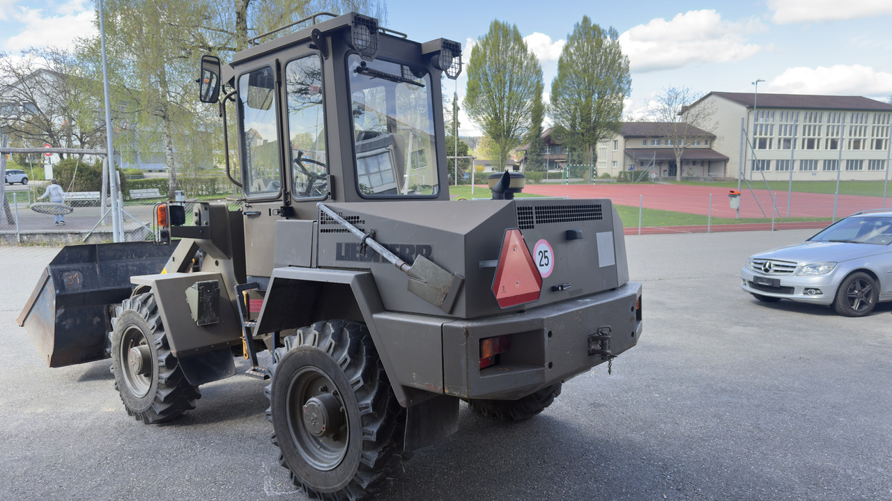 LIEBHERR L508/FUG93 - Utovarivač na kotačima: slika LIEBHERR L508/FUG93 - Utovarivač na kotačima LIEBHERR L508/FUG93 - Utovarivač na kotačima: slika LIEBHERR L508/FUG93 - Utovarivač na kotačima