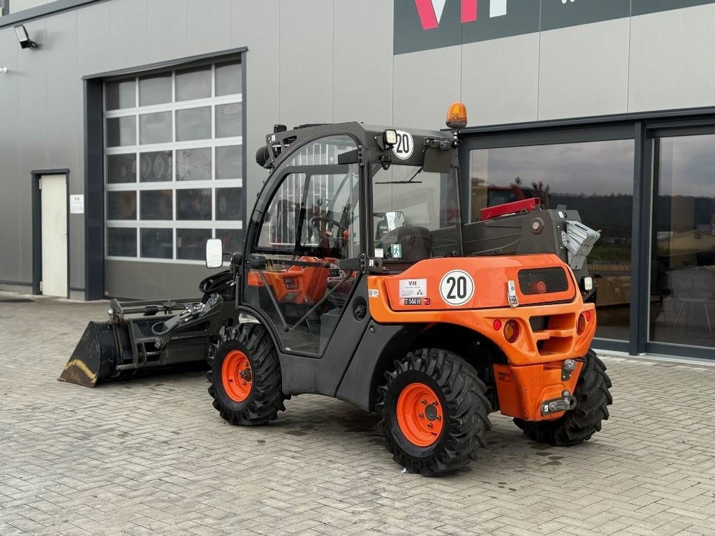 Ausa T 144 - Teleskopski rukovatelj: slika Ausa T 144 - Teleskopski rukovatelj Ausa T 144 - Teleskopski rukovatelj: slika Ausa T 144 - Teleskopski rukovatelj