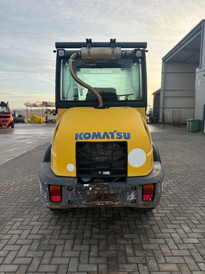 Komatsu WA 70-5 - Utovarivač na kotačima: slika Komatsu WA 70-5 - Utovarivač na kotačima Komatsu WA 70-5 - Utovarivač na kotačima: slika Komatsu WA 70-5 - Utovarivač na kotačima