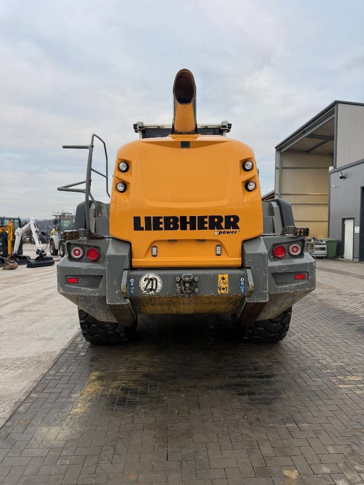 Liebherr L 566 - Utovarivač na kotačima: slika Liebherr L 566 - Utovarivač na kotačima Liebherr L 566 - Utovarivač na kotačima: slika Liebherr L 566 - Utovarivač na kotačima