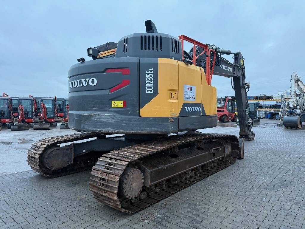 Volvo ECR 235 - Bager gusjeničar: slika Volvo ECR 235 - Bager gusjeničar Volvo ECR 235 - Bager gusjeničar: slika Volvo ECR 235 - Bager gusjeničar