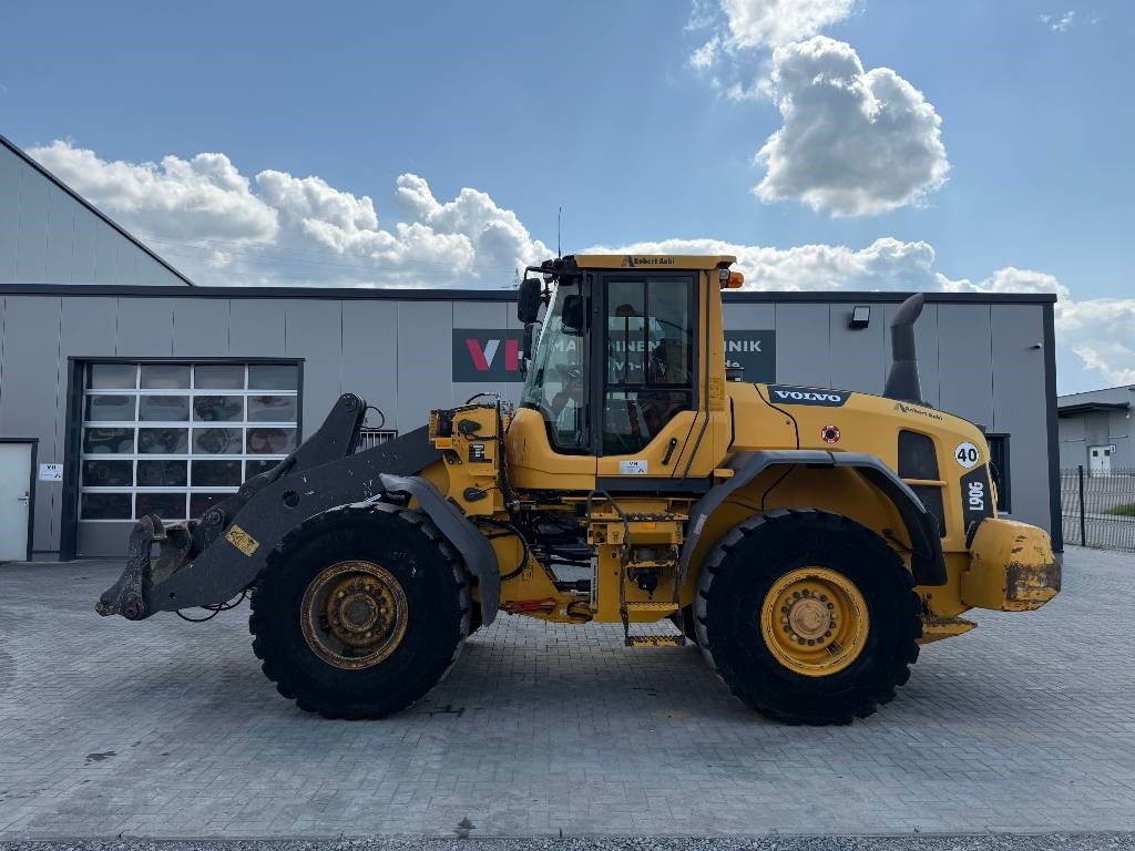 Volvo L 90 G - Utovarivač na kotačima: slika Volvo L 90 G - Utovarivač na kotačima Volvo L 90 G - Utovarivač na kotačima: slika Volvo L 90 G - Utovarivač na kotačima