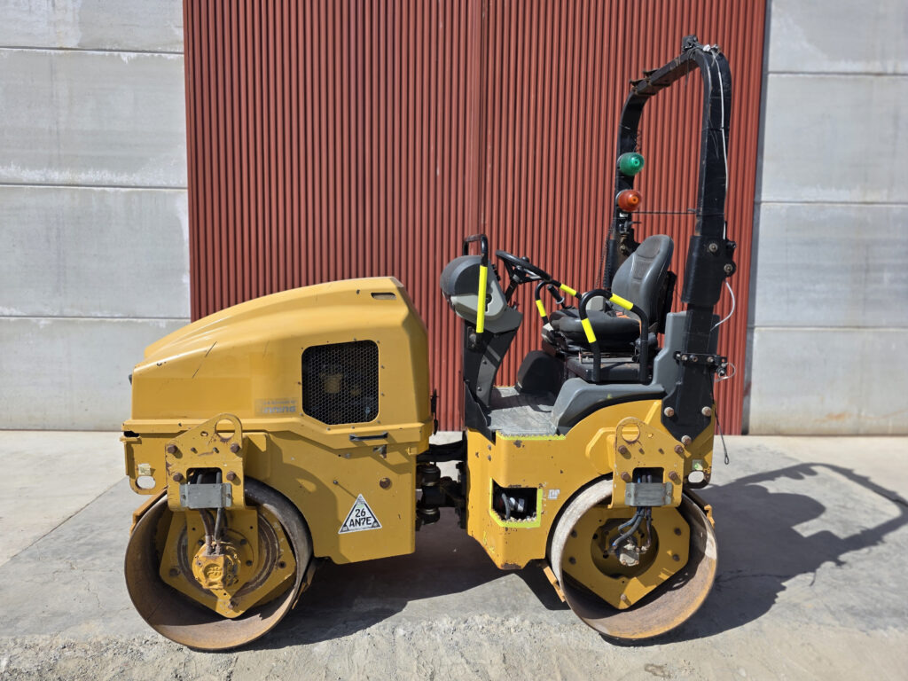 CAT CB24B - Valjak: slika CAT CB24B - Valjak CAT CB24B - Valjak: slika CAT CB24B - Valjak