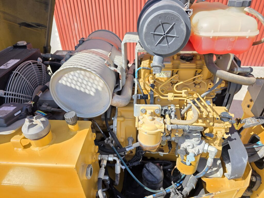 CAT CB24B - Valjak: slika CAT CB24B - Valjak CAT CB24B - Valjak: slika CAT CB24B - Valjak