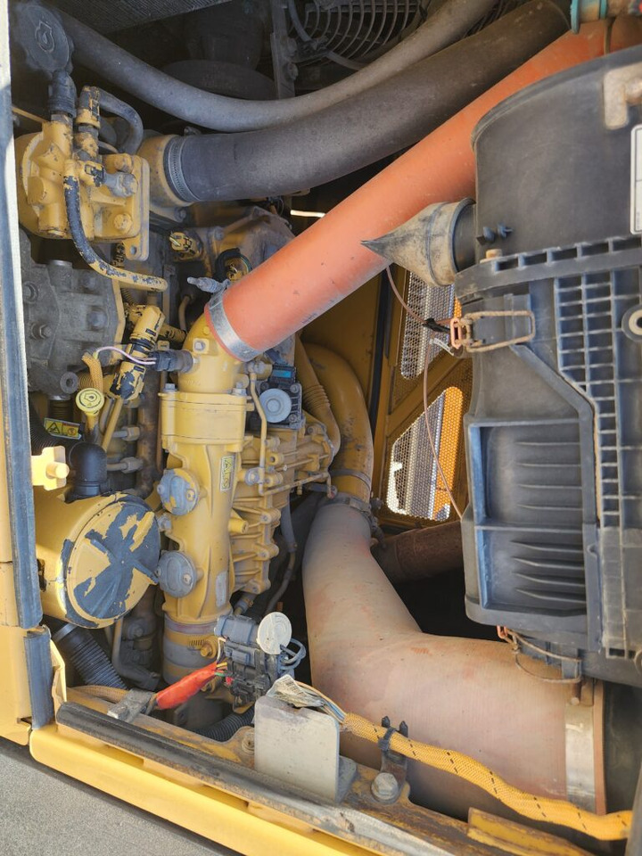 CAT D6N LGP - Buldožer: slika CAT D6N LGP - Buldožer CAT D6N LGP - Buldožer: slika CAT D6N LGP - Buldožer