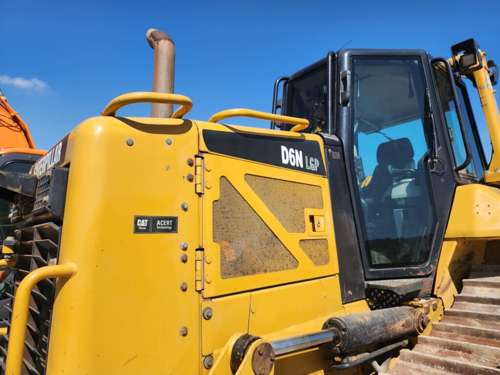 CAT D6N LGP - Buldožer: slika CAT D6N LGP - Buldožer CAT D6N LGP - Buldožer: slika CAT D6N LGP - Buldožer