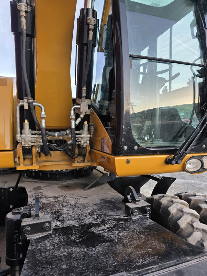 CAT M318D - Bager na kotačima: slika CAT M318D - Bager na kotačima CAT M318D - Bager na kotačima: slika CAT M318D - Bager na kotačima