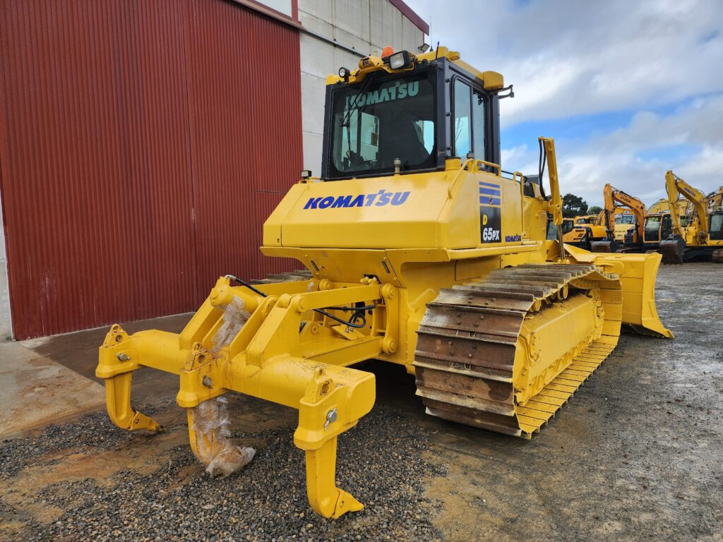 KOMATSU D65PX-17 - Buldožer: slika KOMATSU D65PX-17 - Buldožer KOMATSU D65PX-17 - Buldožer: slika KOMATSU D65PX-17 - Buldožer