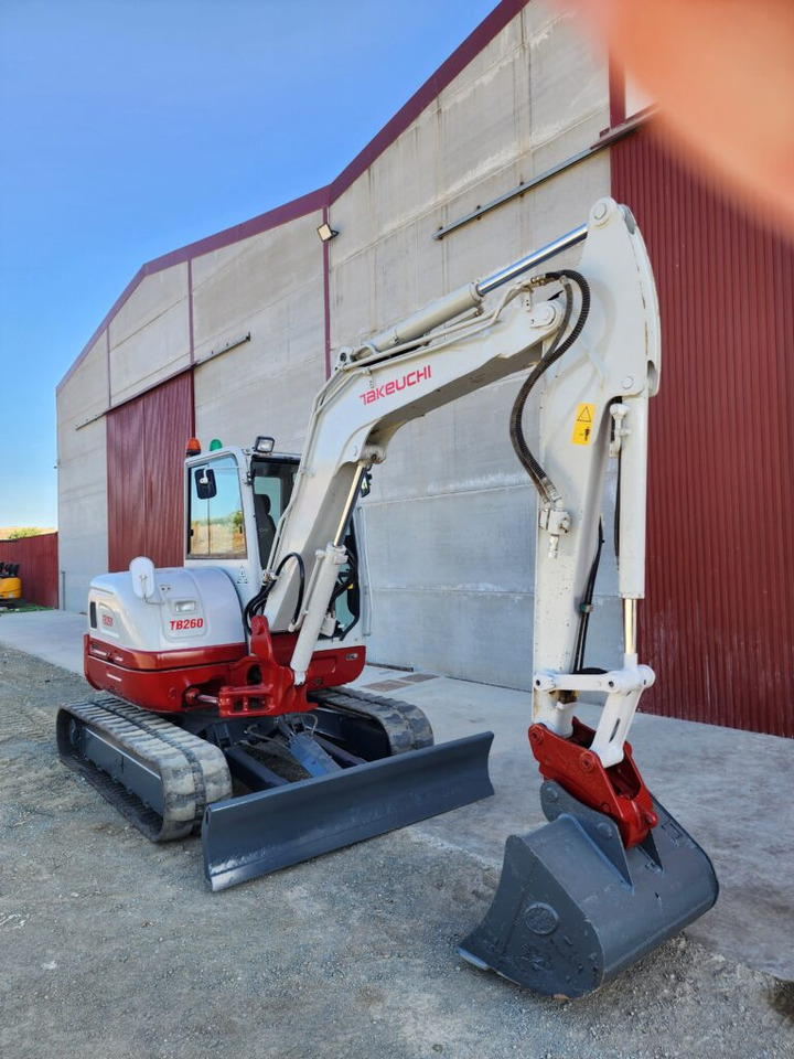 TAKEUCHI TB260 - Mini bager: slika TAKEUCHI TB260 - Mini bager TAKEUCHI TB260 - Mini bager: slika TAKEUCHI TB260 - Mini bager