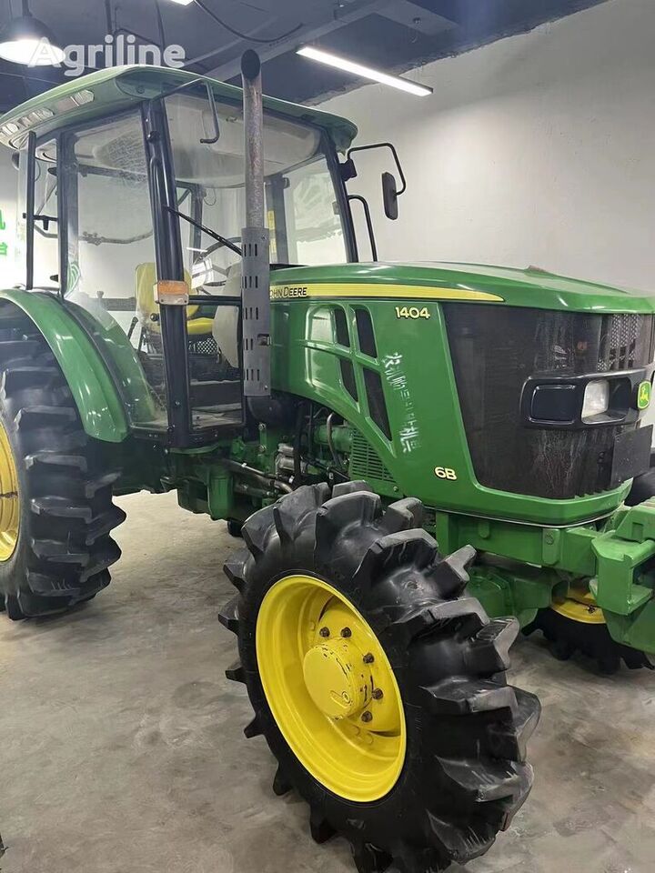 John Deere 1404 - Traktor: slika John Deere 1404 - Traktor John Deere 1404 - Traktor: slika John Deere 1404 - Traktor