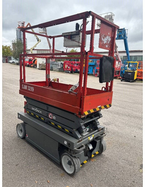 Skyjack SJ 3219 7,80m Scherenarbeitsbühne - Škarasta podizna platforma: slika Skyjack SJ 3219 7,80m Scherenarbeitsbühne - Škarasta podizna platforma Skyjack SJ 3219 7,80m Scherenarbeitsbühne - Škarasta podizna platforma: slika Skyjack SJ 3219 7,80m Scherenarbeitsbühne - Škarasta podizna platforma