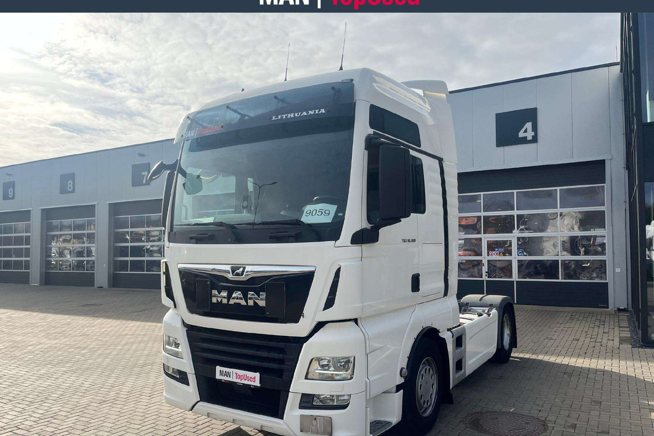MAN 18.500 4X2 XXL Cab Retarder (9059) - Tegljač: slika MAN 18.500 4X2 XXL Cab Retarder (9059) - Tegljač MAN 18.500 4X2 XXL Cab Retarder (9059) - Tegljač: slika MAN 18.500 4X2 XXL Cab Retarder (9059) - Tegljač