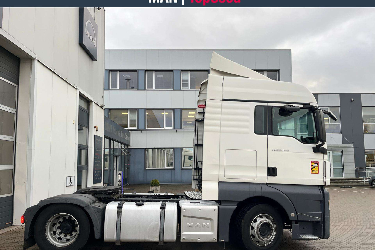 MAN 18.500 XLX Cab Retarder (9057) - Tegljač: slika  MAN 18.500 XLX Cab Retarder (9057) - Tegljač MAN 18.500 XLX Cab Retarder (9057) - Tegljač: slika  MAN 18.500 XLX Cab Retarder (9057) - Tegljač