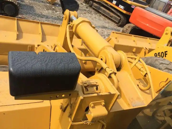 5 ton mini Used Original State loader CAT 966H Used Small wheel loader - Utovarivač na kotačima: slika 5 ton mini Used Original State loader CAT 966H Used Small wheel loader - Utovarivač na kotačima 5 ton mini Used Original State loader CAT 966H Used Small wheel loader - Utovarivač na kotačima: slika 5 ton mini Used Original State loader CAT 966H Used Small wheel loader - Utovarivač na kotačima