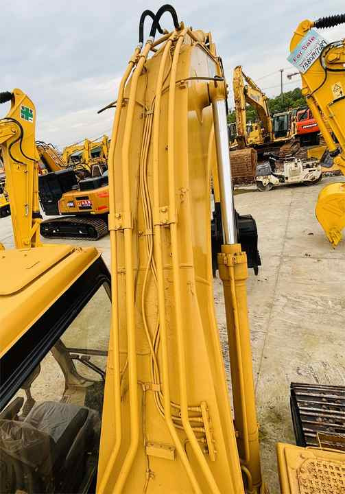 Caterpillar/cat Medium Used Excavator 20t Cat 320b,320c,320d Excavating Equipment With 0.8,1.0,1.2 Cbm Bucket Size In Shanghai - Bager gusjeničar: slika Caterpillar/cat Medium Used Excavator 20t Cat 320b,320c,320d Excavating Equipment With 0.8,1.0,1.2 Cbm Bucket Size In Shanghai - Bager gusjeničar Caterpillar/cat Medium Used Excavator 20t Cat 320b,320c,320d Excavating Equipment With 0.8,1.0,1.2 Cbm Bucket Size In Shanghai - Bager gusjeničar: slika Caterpillar/cat Medium Used Excavator 20t Cat 320b,320c,320d Excavating Equipment With 0.8,1.0,1.2 Cbm Bucket Size In Shanghai - Bager gusjeničar