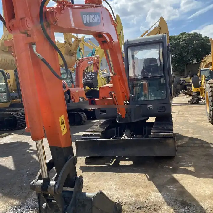 Doosan DH55-V Used Excavator Crawler Excavator Second Hand Japan Engine DH55-V Doosan Excavator in stock for sale - Mini bager: slika Doosan DH55-V Used Excavator Crawler Excavator Second Hand Japan Engine DH55-V Doosan Excavator in stock for sale - Mini bager Doosan DH55-V Used Excavator Crawler Excavator Second Hand Japan Engine DH55-V Doosan Excavator in stock for sale - Mini bager: slika Doosan DH55-V Used Excavator Crawler Excavator Second Hand Japan Engine DH55-V Doosan Excavator in stock for sale - Mini bager