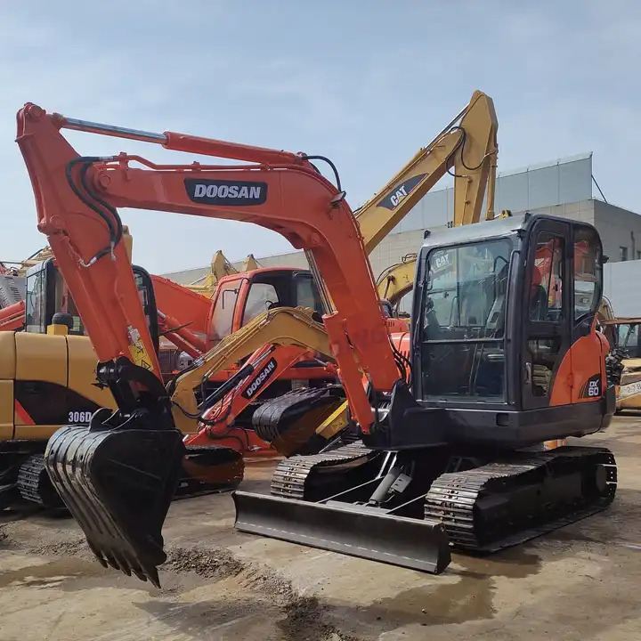 Dx60 Used Crawler Excavator Used Excavator For Sale High Quality ExcavatorDOOSAN DH 55DH55 H-frame - Bager: slika Dx60 Used Crawler Excavator Used Excavator For Sale High Quality ExcavatorDOOSAN DH 55DH55 H-frame - Bager Dx60 Used Crawler Excavator Used Excavator For Sale High Quality ExcavatorDOOSAN DH 55DH55 H-frame - Bager: slika Dx60 Used Crawler Excavator Used Excavator For Sale High Quality ExcavatorDOOSAN DH 55DH55 H-frame - Bager