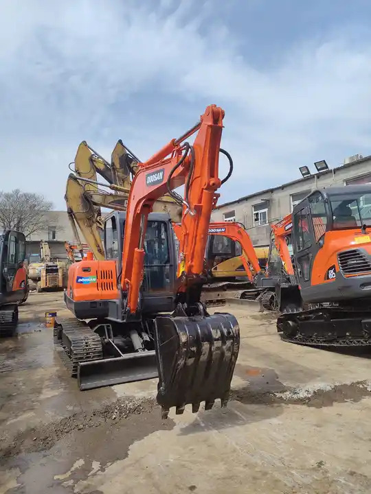 Dx60 Used Crawler Excavator Used Excavator For Sale High Quality ExcavatorDOOSAN DH 55DH55 H-frame - Bager: slika Dx60 Used Crawler Excavator Used Excavator For Sale High Quality ExcavatorDOOSAN DH 55DH55 H-frame - Bager Dx60 Used Crawler Excavator Used Excavator For Sale High Quality ExcavatorDOOSAN DH 55DH55 H-frame - Bager: slika Dx60 Used Crawler Excavator Used Excavator For Sale High Quality ExcavatorDOOSAN DH 55DH55 H-frame - Bager