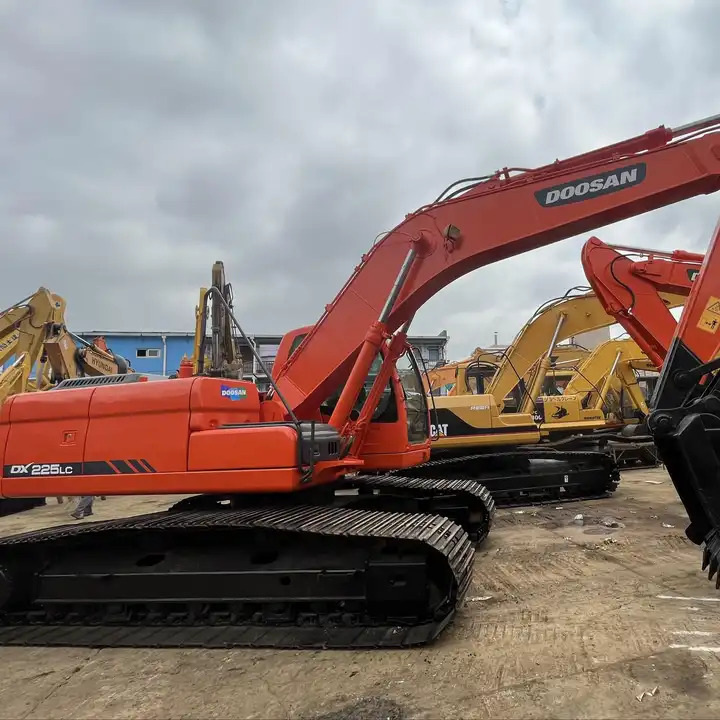 Good Price Tracked Excavator Doosan Dx225 Dx150 Korea Construction Machinery In Shanghai - Bager gusjeničar: slika Good Price Tracked Excavator Doosan Dx225 Dx150 Korea Construction Machinery In Shanghai - Bager gusjeničar Good Price Tracked Excavator Doosan Dx225 Dx150 Korea Construction Machinery In Shanghai - Bager gusjeničar: slika Good Price Tracked Excavator Doosan Dx225 Dx150 Korea Construction Machinery In Shanghai - Bager gusjeničar