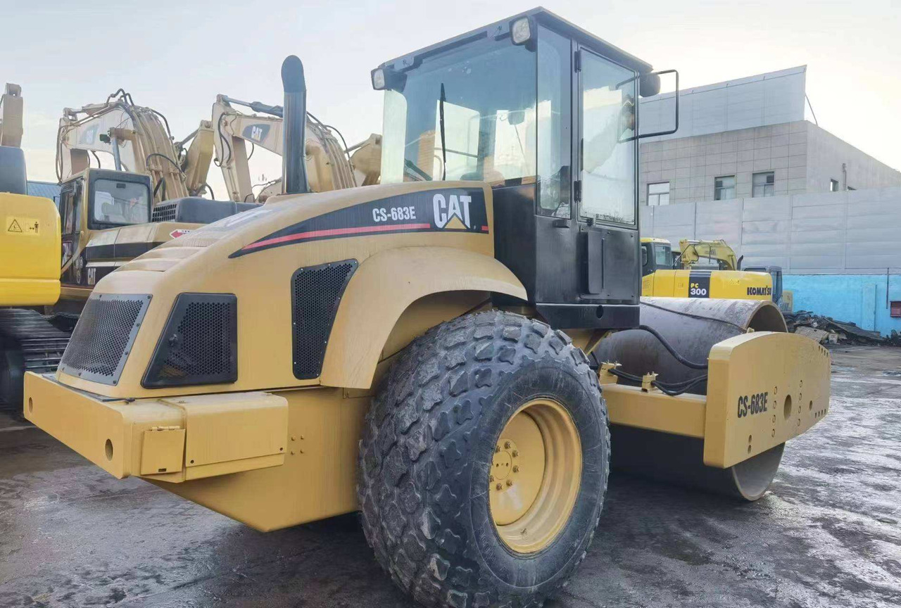 Good Quality Road Roller Caterpillar Cs683e Used Original Japan Road Roller Cat Cs683e Caterpillar Compactor Rollers - Cestovni valjak: slika Good Quality Road Roller Caterpillar Cs683e Used Original Japan Road Roller Cat Cs683e Caterpillar Compactor Rollers - Cestovni valjak Good Quality Road Roller Caterpillar Cs683e Used Original Japan Road Roller Cat Cs683e Caterpillar Compactor Rollers - Cestovni valjak: slika Good Quality Road Roller Caterpillar Cs683e Used Original Japan Road Roller Cat Cs683e Caterpillar Compactor Rollers - Cestovni valjak
