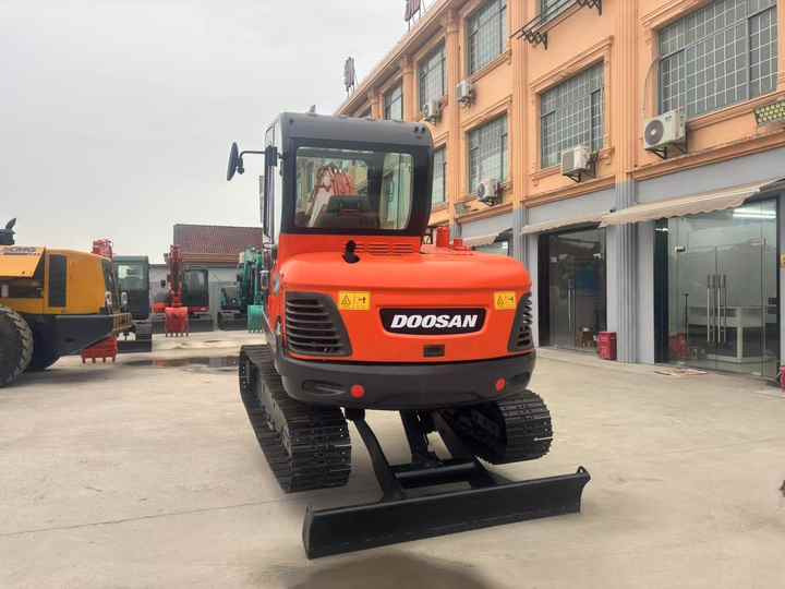 High Quality Hot Selling 6ton Second Hand Excavator Machine Mini Small Excavator DX60-9C Used Doosan Excavator for Sale DX60 - Bager: slika High Quality Hot Selling 6ton Second Hand Excavator Machine Mini Small Excavator DX60-9C Used Doosan Excavator for Sale DX60 - Bager High Quality Hot Selling 6ton Second Hand Excavator Machine Mini Small Excavator DX60-9C Used Doosan Excavator for Sale DX60 - Bager: slika High Quality Hot Selling 6ton Second Hand Excavator Machine Mini Small Excavator DX60-9C Used Doosan Excavator for Sale DX60 - Bager