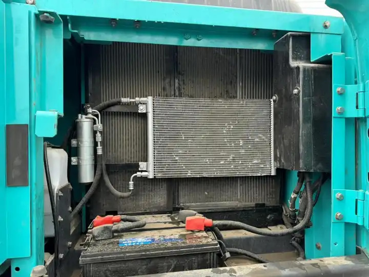 Large Second-Hand Excavators Kobelco Sk200 SK210 20ton with EPA and CE on Sale in Japan - Bager: slika Large Second-Hand Excavators Kobelco Sk200 SK210 20ton with EPA and CE on Sale in Japan - Bager Large Second-Hand Excavators Kobelco Sk200 SK210 20ton with EPA and CE on Sale in Japan - Bager: slika Large Second-Hand Excavators Kobelco Sk200 SK210 20ton with EPA and CE on Sale in Japan - Bager
