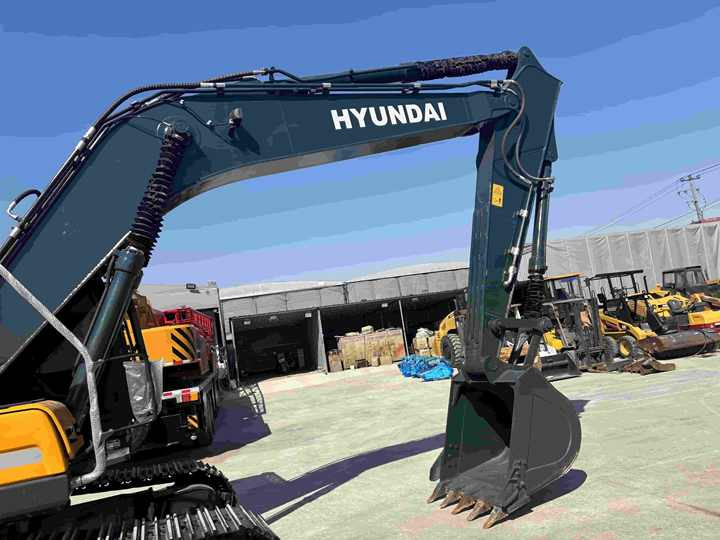 Less Hour 22 Tons Korea Original Used Hyundai 220LC-9S 225LC-9T Excavator for Sale - Bager: slika Less Hour 22 Tons Korea Original Used Hyundai 220LC-9S 225LC-9T Excavator for Sale - Bager Less Hour 22 Tons Korea Original Used Hyundai 220LC-9S 225LC-9T Excavator for Sale - Bager: slika Less Hour 22 Tons Korea Original Used Hyundai 220LC-9S 225LC-9T Excavator for Sale - Bager