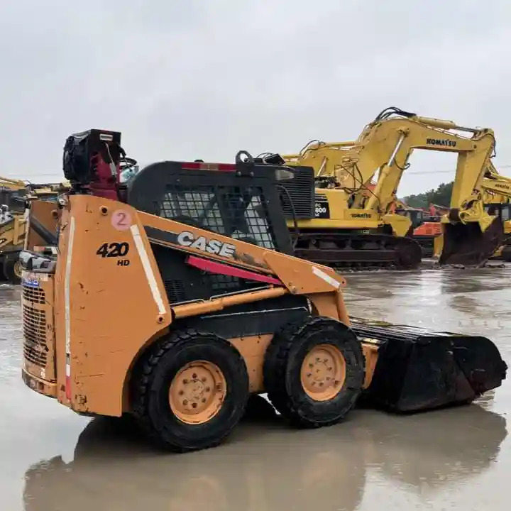 Mini utovarivač Original Second hand CASE skid steer loader 420 for sale compact skid steers loaders 440 430 420 in stock: slika Mini utovarivač Original Second hand CASE skid steer loader 420 for sale compact skid steers loaders 440 430 420 in stock