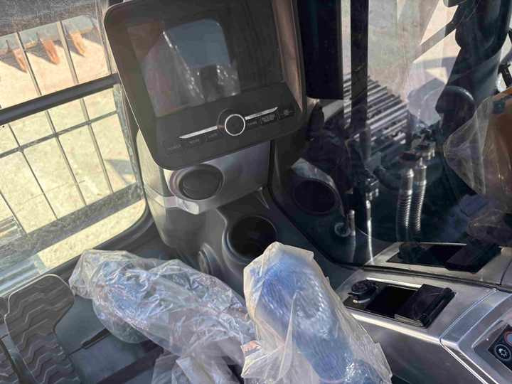 Original Used Made in Korea 22ton Hyundai 220lc-9s 225lc-9t Excavator for Sale in Good Condition and Low Working Time - Bager: slika Original Used Made in Korea 22ton Hyundai 220lc-9s 225lc-9t Excavator for Sale in Good Condition and Low Working Time - Bager Original Used Made in Korea 22ton Hyundai 220lc-9s 225lc-9t Excavator for Sale in Good Condition and Low Working Time - Bager: slika Original Used Made in Korea 22ton Hyundai 220lc-9s 225lc-9t Excavator for Sale in Good Condition and Low Working Time - Bager