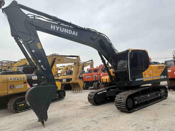 Original Used Made in Korea 22ton Hyundai 220lc-9s 225lc-9t Excavator for Sale in Good Condition and Low Working Time - Bager: slika Original Used Made in Korea 22ton Hyundai 220lc-9s 225lc-9t Excavator for Sale in Good Condition and Low Working Time - Bager Original Used Made in Korea 22ton Hyundai 220lc-9s 225lc-9t Excavator for Sale in Good Condition and Low Working Time - Bager: slika Original Used Made in Korea 22ton Hyundai 220lc-9s 225lc-9t Excavator for Sale in Good Condition and Low Working Time - Bager