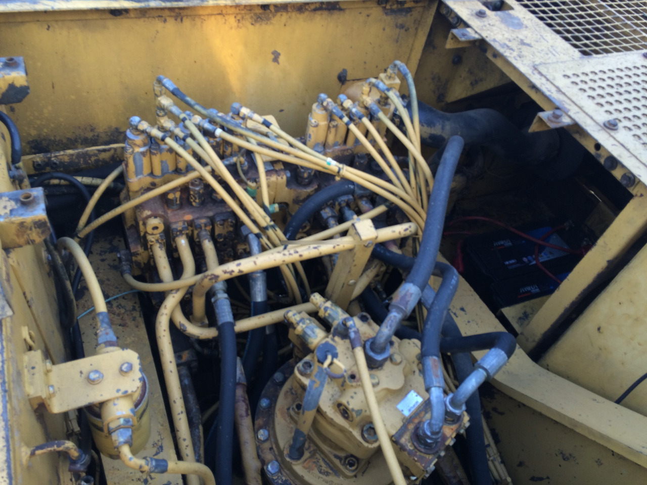 Used Caterpillar excavator CAT 325BL in good condition for sale - Bager gusjeničar: slika Used Caterpillar excavator CAT 325BL in good condition for sale - Bager gusjeničar Used Caterpillar excavator CAT 325BL in good condition for sale - Bager gusjeničar: slika Used Caterpillar excavator CAT 325BL in good condition for sale - Bager gusjeničar