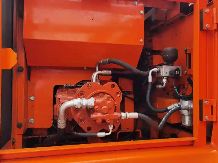 Bager gusjeničar Used Doosan DH220-7 excavator on sale with manual engine made in Korea: slika Bager gusjeničar Used Doosan DH220-7 excavator on sale with manual engine made in Korea Bager gusjeničar Used Doosan DH220-7 excavator on sale with manual engine made in Korea: slika Bager gusjeničar Used Doosan DH220-7 excavator on sale with manual engine made in Korea