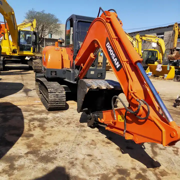 Used Doosan Machinery for Sale Mini excavator DH55-V DH60-7 for sale Fast Delivery Competitive Price Digger Hydraulic Excavator - Bager gusjeničar: slika Used Doosan Machinery for Sale Mini excavator DH55-V DH60-7 for sale Fast Delivery Competitive Price Digger Hydraulic Excavator - Bager gusjeničar Used Doosan Machinery for Sale Mini excavator DH55-V DH60-7 for sale Fast Delivery Competitive Price Digger Hydraulic Excavator - Bager gusjeničar: slika Used Doosan Machinery for Sale Mini excavator DH55-V DH60-7 for sale Fast Delivery Competitive Price Digger Hydraulic Excavator - Bager gusjeničar