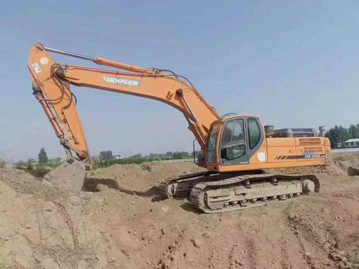 Used Original Korea Doosan 34 Ton Excavator with Cheap Price and Good Condition DOOSAN Dx340LCA Dx225 Dx330 DX360for Sale - Bager: slika Used Original Korea Doosan 34 Ton Excavator with Cheap Price and Good Condition DOOSAN Dx340LCA Dx225 Dx330 DX360for Sale - Bager Used Original Korea Doosan 34 Ton Excavator with Cheap Price and Good Condition DOOSAN Dx340LCA Dx225 Dx330 DX360for Sale - Bager: slika Used Original Korea Doosan 34 Ton Excavator with Cheap Price and Good Condition DOOSAN Dx340LCA Dx225 Dx330 DX360for Sale - Bager