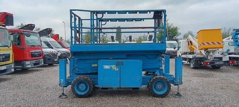 Genie GS-2669 - 10 m, 4x4, diesel - Škarasta podizna platforma: slika Genie GS-2669 - 10 m, 4x4, diesel - Škarasta podizna platforma Genie GS-2669 - 10 m, 4x4, diesel - Škarasta podizna platforma: slika Genie GS-2669 - 10 m, 4x4, diesel - Škarasta podizna platforma
