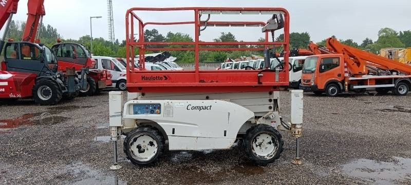 Haulotte Compact 10 DX - 4x4 - 10m - diesel - Škarasta podizna platforma: slika Haulotte Compact 10 DX - 4x4 - 10m - diesel - Škarasta podizna platforma Haulotte Compact 10 DX - 4x4 - 10m - diesel - Škarasta podizna platforma: slika Haulotte Compact 10 DX - 4x4 - 10m - diesel - Škarasta podizna platforma