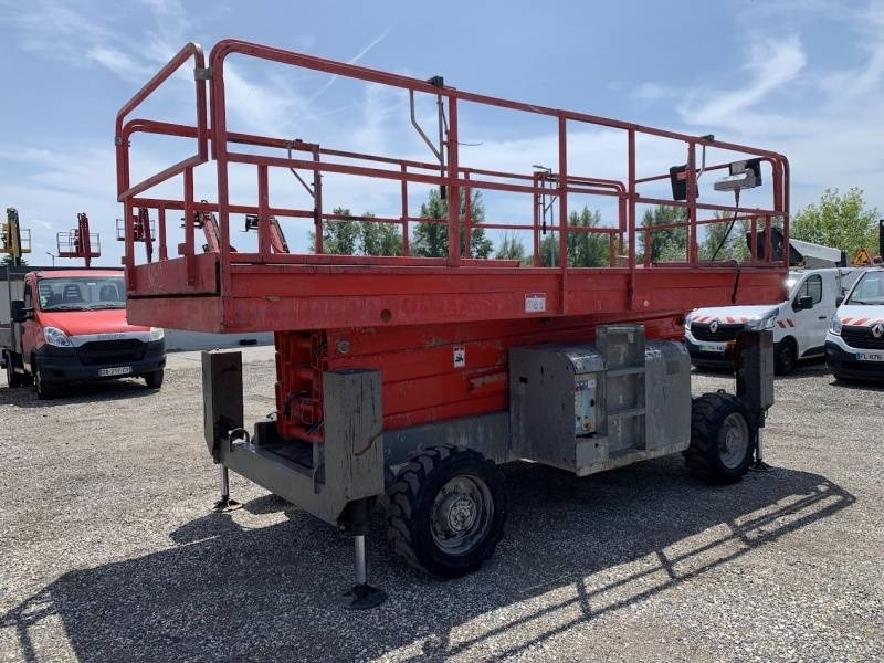 Haulotte H15SXL - 15m, 4x4, diesel - Škarasta podizna platforma: slika Haulotte H15SXL - 15m, 4x4, diesel - Škarasta podizna platforma Haulotte H15SXL - 15m, 4x4, diesel - Škarasta podizna platforma: slika Haulotte H15SXL - 15m, 4x4, diesel - Škarasta podizna platforma