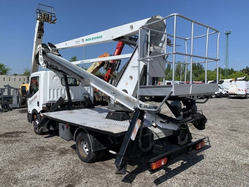 Podizna platforma montirana na kamion Nissan Cabstar Oil&Steel Snake 189 - 18 m: slika Podizna platforma montirana na kamion Nissan Cabstar Oil&Steel Snake 189 - 18 m
