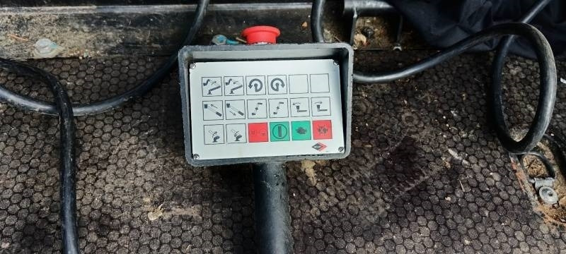 Podizna platforma montirana na kamion Renault Master Versalift VTL135 EVO - 13,3 m - 120kg: slika Podizna platforma montirana na kamion Renault Master Versalift VTL135 EVO - 13,3 m - 120kg