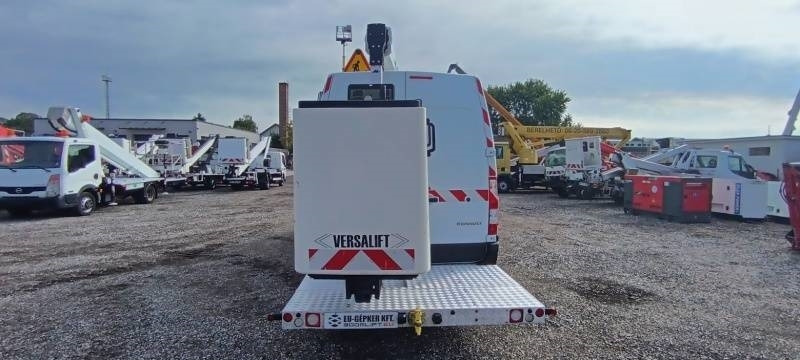 Podizna platforma montirana na kamion Renault Master Versalift VTL135 EVO - 13,3 m - 120kg: slika Podizna platforma montirana na kamion Renault Master Versalift VTL135 EVO - 13,3 m - 120kg
