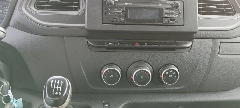 Podizna platforma montirana na kamion Renault Master Versalift VTL135 EVO - 13,3 m - 120kg: slika Podizna platforma montirana na kamion Renault Master Versalift VTL135 EVO - 13,3 m - 120kg