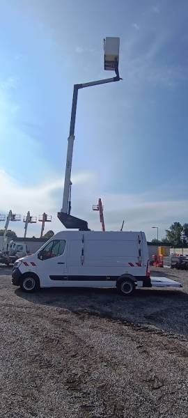 Podizna platforma montirana na kamion Renault Master Versalift VTL135 EVO - 13,3 m - 120kg: slika Podizna platforma montirana na kamion Renault Master Versalift VTL135 EVO - 13,3 m - 120kg